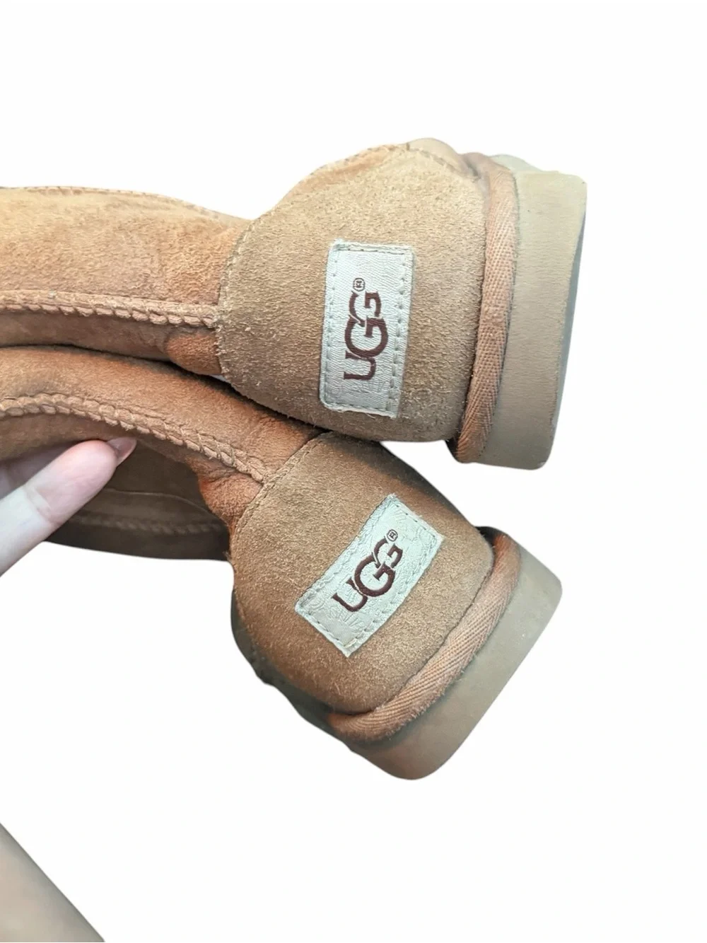 UGG Chestnut Classic Kids Short Boot in sz 2